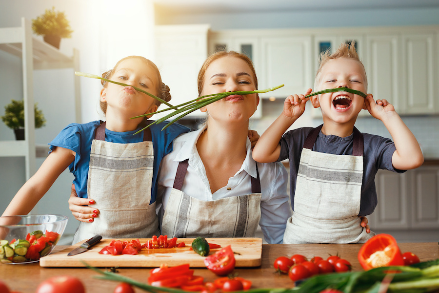 Cuisiner en famille, une activité bénéfique