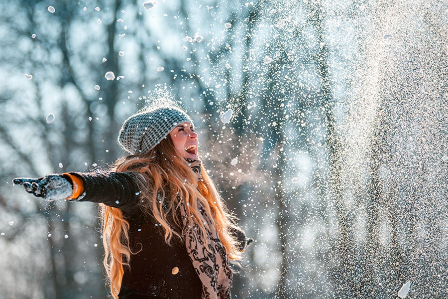 Femme sous la neige