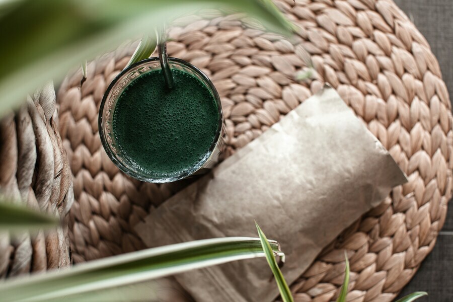Spiruline : Bienfaits, conseils et guide.